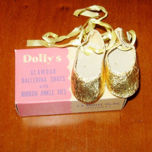 Vintage Dolly's Gold Slippers w Original Box Finest Doll Shoes Accessory - Picture 15 of 16